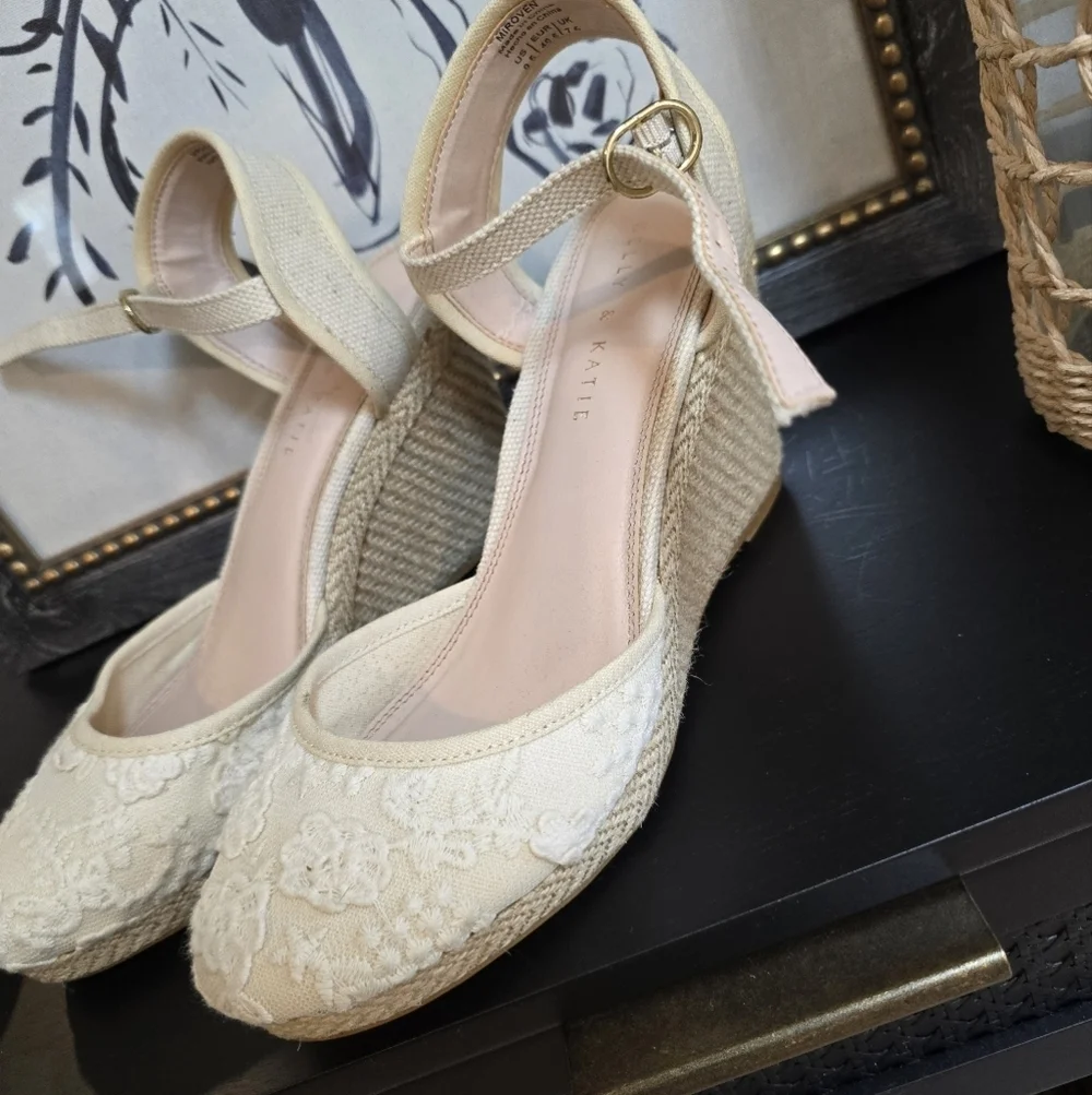 Kelly & Katie Cream Lace Women’s Espadrilles Wedges